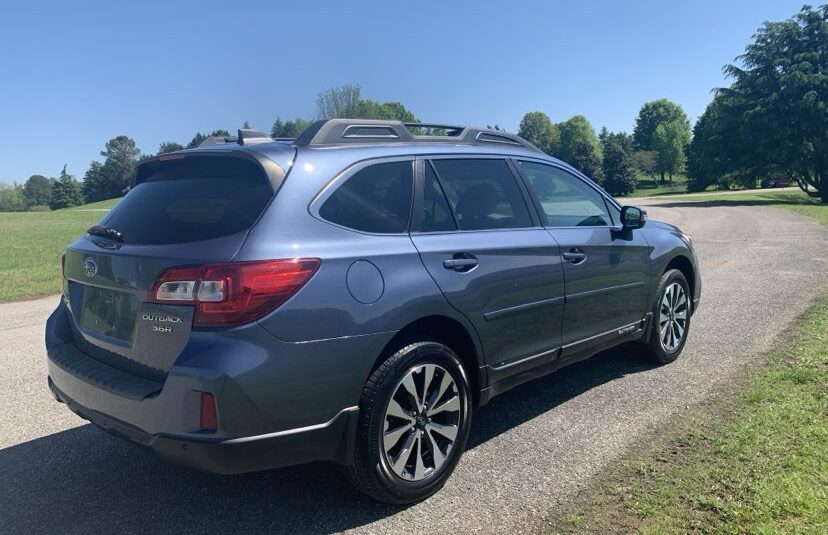 2017 Subaru Outback 3.6r Limited        <a href='http://www.carfax.com/VehicleHistory/p/Report.cfx?partner=DVW_1&vin=4S4BSENC9H3326503'><img src='http://www.carfaxonline.com/assets/subscriber/carfax_free_button.gif' width='120' height='49' border='0'></a>