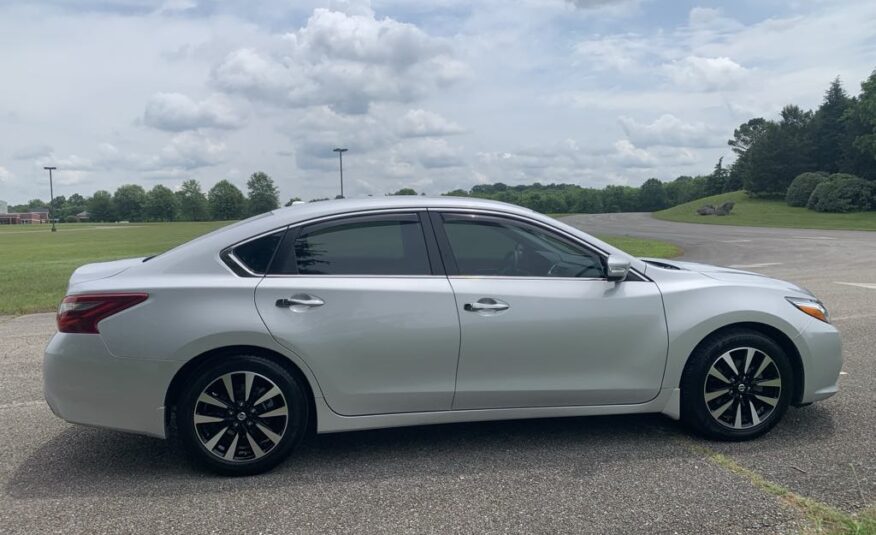 2018 Nissan Altima 2.5 SV    <a href='http://www.carfax.com/VehicleHistory/p/Report.cfx?partner=DVW_1&vin=1N4AL3AP4JC140115'><img src='http://www.carfaxonline.com/assets/subscriber/carfax_free_button.gif' width='120' height='49' border='0'></a>