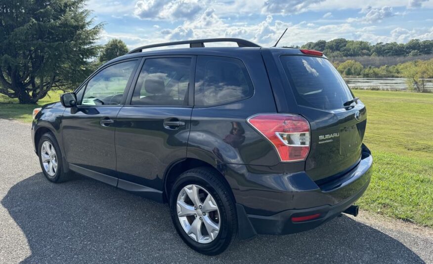 2015 Subaru Forester 2.5i    <a href='http://www.carfax.com/VehicleHistory/p/Report.cfx?partner=DVW_1&vin=JF2SJABC1FH462095'><img src='http://www.carfaxonline.com/assets/subscriber/carfax_free_button.gif' width='120' height='49' border='0'></a>