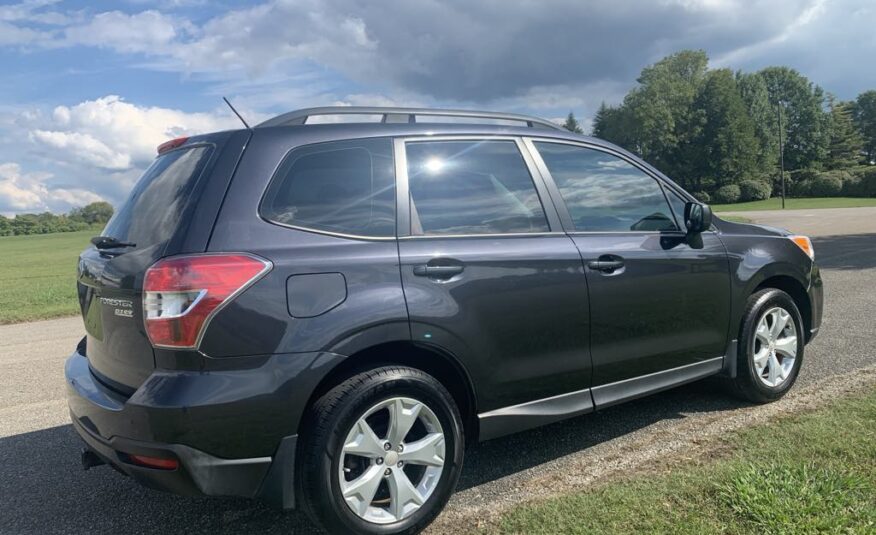 2015 Subaru Forester 2.5i    <a href='http://www.carfax.com/VehicleHistory/p/Report.cfx?partner=DVW_1&vin=JF2SJABC1FH462095'><img src='http://www.carfaxonline.com/assets/subscriber/carfax_free_button.gif' width='120' height='49' border='0'></a>