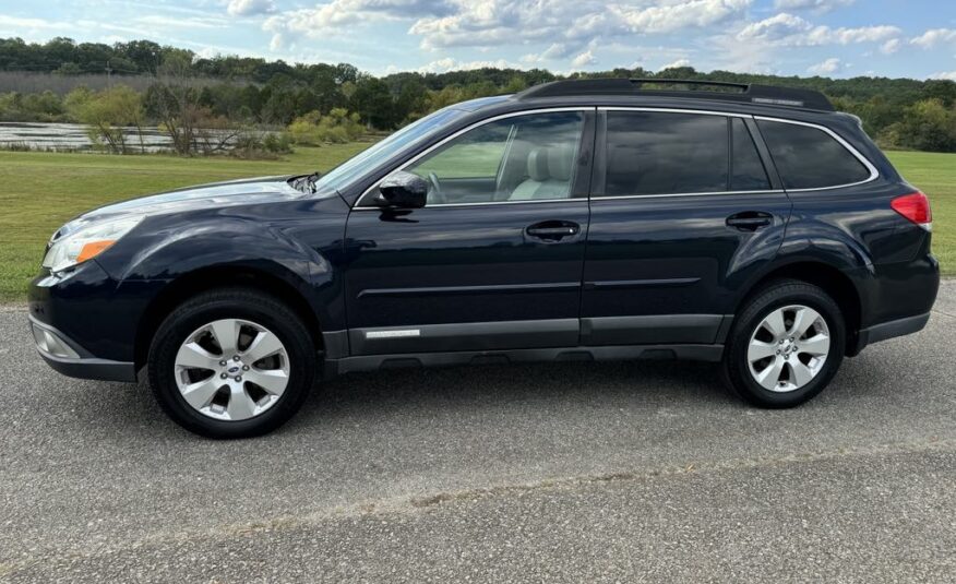 2012 Subaru Outback 2.5i Limited         <a href='http://www.carfax.com/VehicleHistory/p/Report.cfx?partner=DVW_1&vin=4S4BRCKC2C3258204'><img src='http://www.carfaxonline.com/assets/subscriber/carfax_free_button.gif' width='120' height='49' border='0'></a>