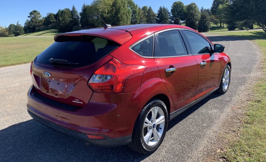 2014 Ford Focus SE Hatchback          <a href='http://www.carfax.com/VehicleHistory/p/Report.cfx?partner=DVW_1&vin=1FADP3K20EL396181'><img src='http://www.carfaxonline.com/assets/subscriber/carfax_free_button.gif' width='120' height='49' border='0'></a>