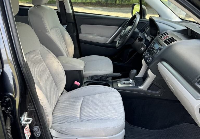 2015 Subaru Forester 2.5i    <a href='http://www.carfax.com/VehicleHistory/p/Report.cfx?partner=DVW_1&vin=JF2SJABC1FH462095'><img src='http://www.carfaxonline.com/assets/subscriber/carfax_free_button.gif' width='120' height='49' border='0'></a>