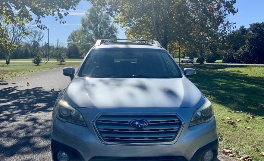 2015 Subaru Outback 2.5i Limited      <a href='http://www.carfax.com/VehicleHistory/p/Report.cfx?partner=DVW_1&vin=4S4BSANC5F3302561'><img src='http://www.carfaxonline.com/assets/subscriber/carfax_free_button.gif' width='120' height='49' border='0'></a>