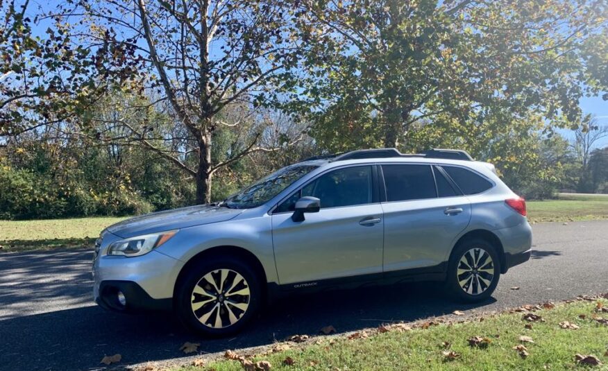 2015 Subaru Outback 2.5i Limited      <a href='http://www.carfax.com/VehicleHistory/p/Report.cfx?partner=DVW_1&vin=4S4BSANC5F3302561'><img src='http://www.carfaxonline.com/assets/subscriber/carfax_free_button.gif' width='120' height='49' border='0'></a>