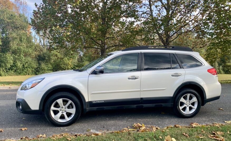 2014 Subaru Outback 2.5i Limited      <a href='http://www.carfax.com/VehicleHistory/p/Report.cfx?partner=DVW_1&vin=4S4BRCPC9E3257336'><img src='http://www.carfaxonline.com/assets/subscriber/carfax_free_button.gif' width='120' height='49' border='0'></a>