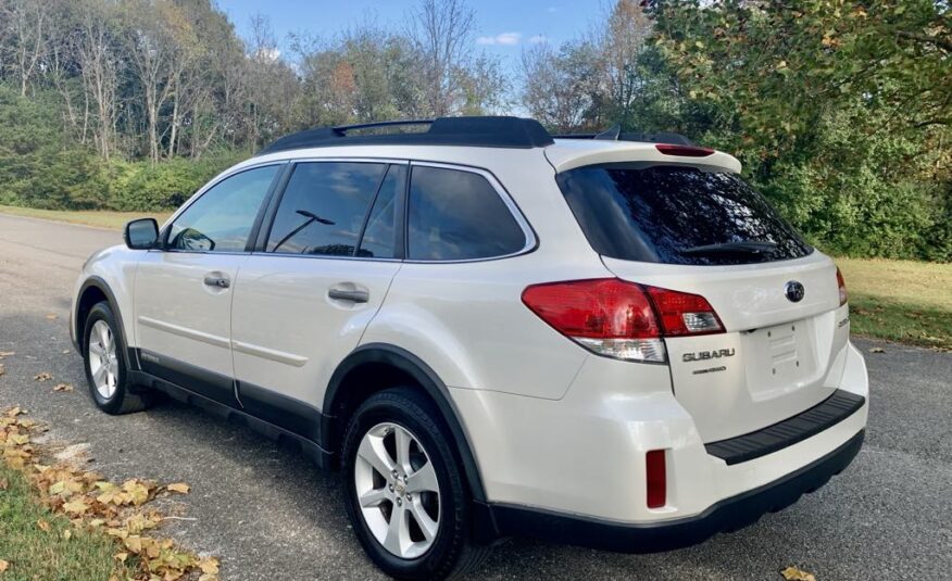 2014 Subaru Outback 2.5i Limited      <a href='http://www.carfax.com/VehicleHistory/p/Report.cfx?partner=DVW_1&vin=4S4BRCPC9E3257336'><img src='http://www.carfaxonline.com/assets/subscriber/carfax_free_button.gif' width='120' height='49' border='0'></a>