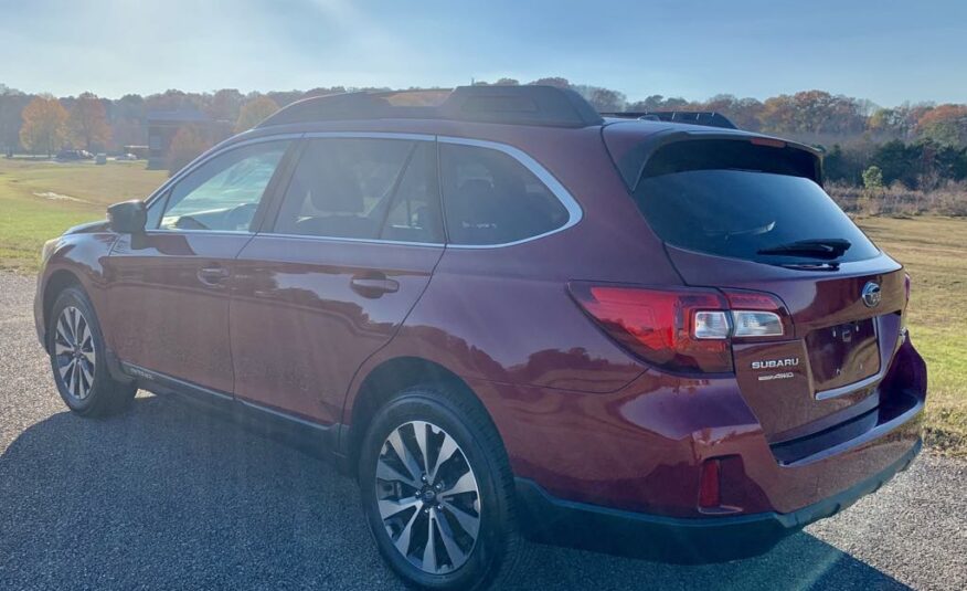 Beautiful 2015 Subaru Outback 3.6R Limited     <a href='http://www.carfax.com/VehicleHistory/p/Report.cfx?partner=DVW_1&vin=4S4BSENCXF3240467'><img src='http://www.carfaxonline.com/assets/subscriber/carfax_free_button.gif' width='120' height='49' border='0'></a>