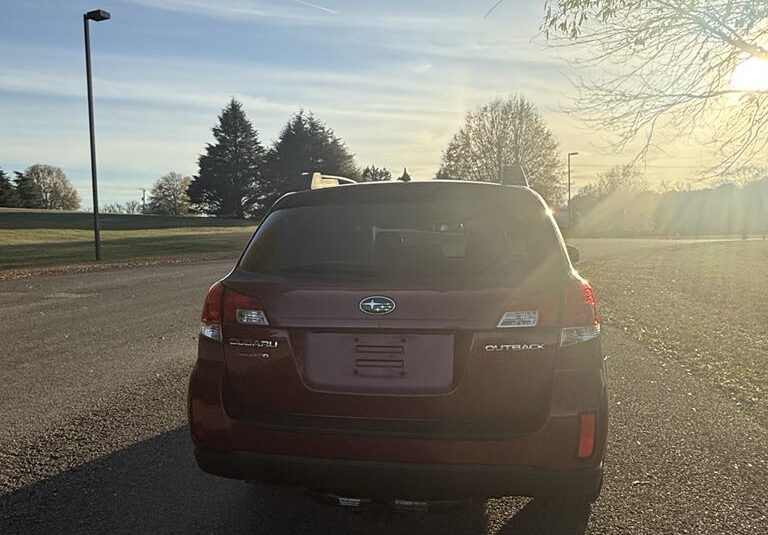 2014 Subaru Outback 2.5i Limited       <a href='http://www.carfax.com/VehicleHistory/p/Report.cfx?partner=DVW_1&vin=4S4BRCLC7E3203846'><img src='http://www.carfaxonline.com/assets/subscriber/carfax_free_button.gif' width='120' height='49' border='0'></a>