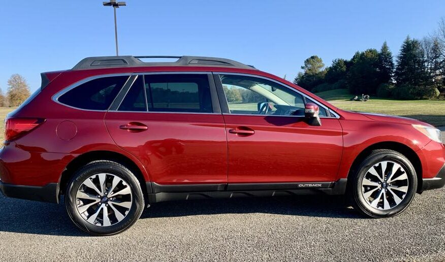 Beautiful 2015 Subaru Outback 3.6R Limited     <a href='http://www.carfax.com/VehicleHistory/p/Report.cfx?partner=DVW_1&vin=4S4BSENCXF3240467'><img src='http://www.carfaxonline.com/assets/subscriber/carfax_free_button.gif' width='120' height='49' border='0'></a>