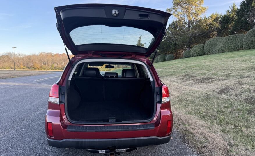 2014 Subaru Outback 2.5i Limited       <a href='http://www.carfax.com/VehicleHistory/p/Report.cfx?partner=DVW_1&vin=4S4BRCLC7E3203846'><img src='http://www.carfaxonline.com/assets/subscriber/carfax_free_button.gif' width='120' height='49' border='0'></a>