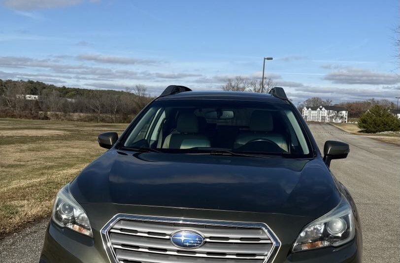 2015 Subaru Outback 2.5i Limited    <a href='http://www.carfax.com/VehicleHistory/p/Report.cfx?partner=DVW_1&vin=4S4BSALCXF3217654'><img src='http://www.carfaxonline.com/assets/subscriber/carfax_free_button.gif' width='120' height='49' border='0'></a>