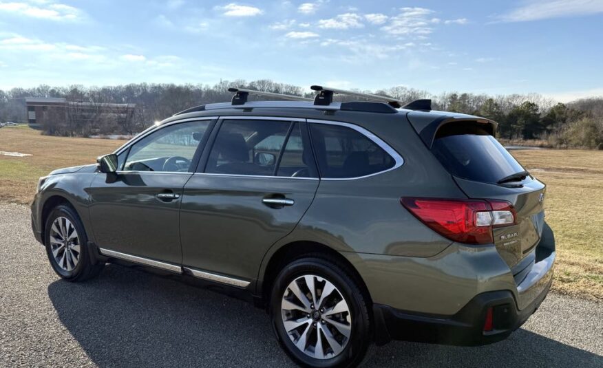 2018 Subaru Outback 2.5i Touring      <a href='http://www.carfax.com/VehicleHistory/p/Report.cfx?partner=DVW_1&vin=4S4BSATC6J3342627'><img src='http://www.carfaxonline.com/assets/subscriber/carfax_free_button.gif' width='120' height='49' border='0'></a>