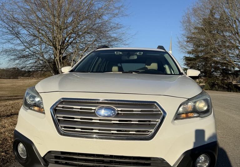 2015 Subaru Outback 2.5i Limited    <a href='http://www.carfax.com/VehicleHistory/p/Report.cfx?partner=DVW_1&vin=4S4BSBNCXF3230777'><img src='http://www.carfaxonline.com/assets/subscriber/carfax_free_button.gif' width='120' height='49' border='0'></a>