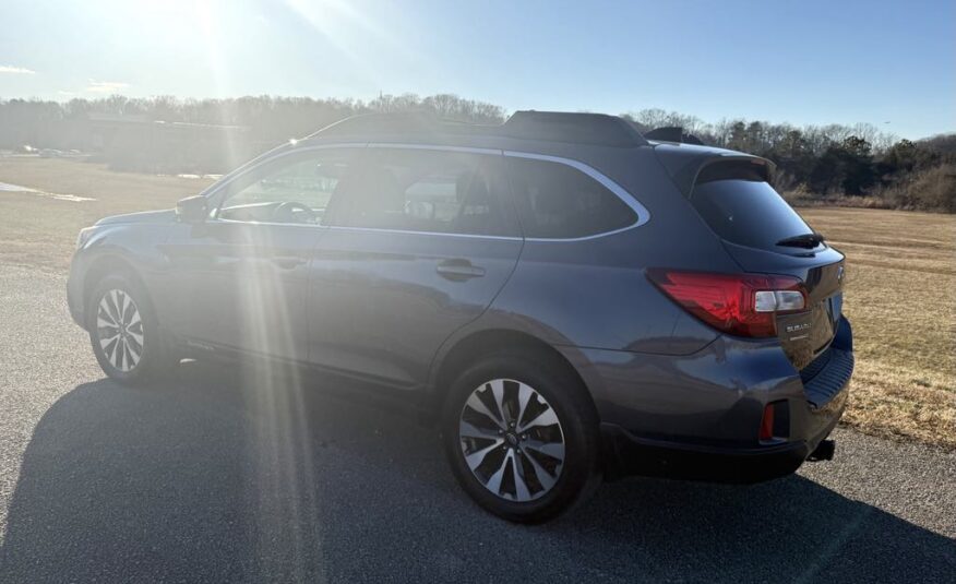 2016 Subaru Outback 2.5i Limited     <a href='http://www.carfax.com/VehicleHistory/p/Report.cfx?partner=DVW_1&vin=4S4BSANC1G3239587'><img src='http://www.carfaxonline.com/assets/subscriber/carfax_free_button.gif' width='120' height='49' border='0'></a>