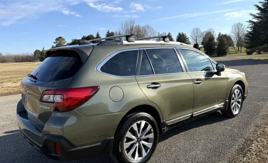 2018 Subaru Outback 2.5i Touring      <a href='http://www.carfax.com/VehicleHistory/p/Report.cfx?partner=DVW_1&vin=4S4BSATC6J3342627'><img src='http://www.carfaxonline.com/assets/subscriber/carfax_free_button.gif' width='120' height='49' border='0'></a>