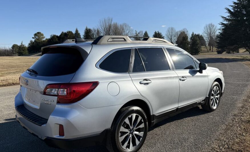 2016 Subaru Outback 3.6R Limited    <a href='http://www.carfax.com/VehicleHistory/p/Report.cfx?partner=DVW_1&vin=4S4BSENC8G3310940'><img src='http://www.carfaxonline.com/assets/subscriber/carfax_free_button.gif' width='120' height='49' border='0'></a>