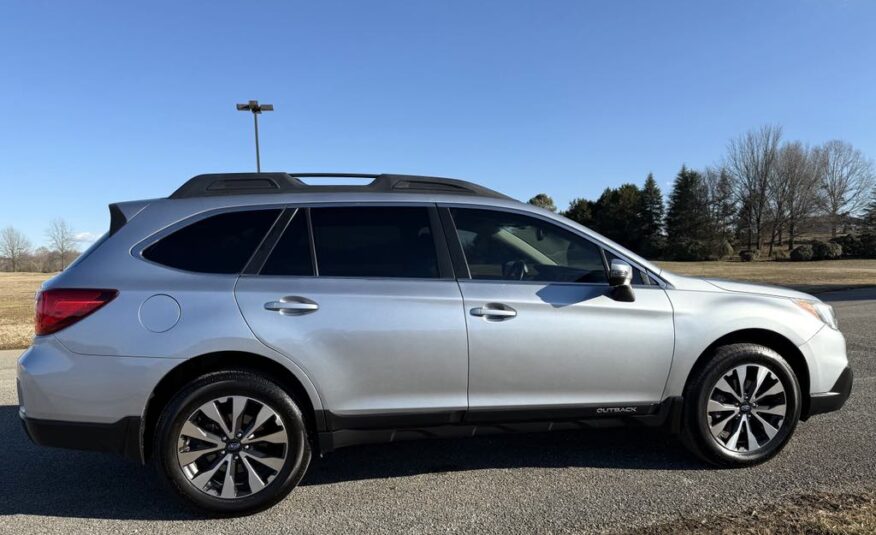 2016 Subaru Outback 3.6R Limited    <a href='http://www.carfax.com/VehicleHistory/p/Report.cfx?partner=DVW_1&vin=4S4BSENC8G3310940'><img src='http://www.carfaxonline.com/assets/subscriber/carfax_free_button.gif' width='120' height='49' border='0'></a>