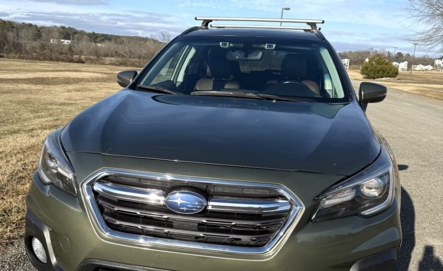 2018 Subaru Outback 2.5i Touring      <a href='http://www.carfax.com/VehicleHistory/p/Report.cfx?partner=DVW_1&vin=4S4BSATC6J3342627'><img src='http://www.carfaxonline.com/assets/subscriber/carfax_free_button.gif' width='120' height='49' border='0'></a>