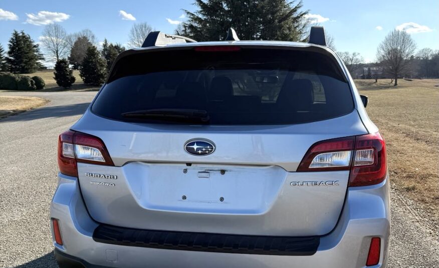 2016 Subaru Outback 2.5i Limited    <a href='http://www.carfax.com/VehicleHistory/p/Report.cfx?partner=DVW_1&vin=4S4BSBNC6G3290685'><img src='http://www.carfaxonline.com/assets/subscriber/carfax_free_button.gif' width='120' height='49' border='0'></a>