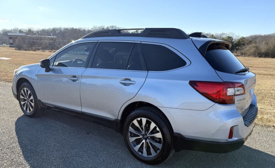 2016 Subaru Outback 3.6R Limited    <a href='http://www.carfax.com/VehicleHistory/p/Report.cfx?partner=DVW_1&vin=4S4BSENC8G3310940'><img src='http://www.carfaxonline.com/assets/subscriber/carfax_free_button.gif' width='120' height='49' border='0'></a>