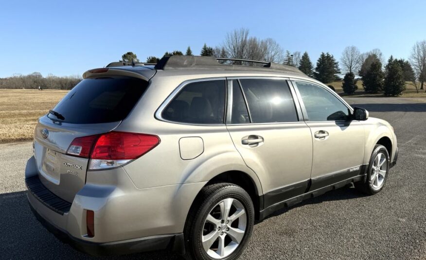 2014 Subaru Outback 2.5i Limited               <a href='http://www.carfax.com/VehicleHistory/p/Report.cfx?partner=DVW_1&vin=4S4BRBMC5E3219651'><img src='http://www.carfaxonline.com/assets/subscriber/carfax_free_button.gif' width='120' height='49' border='0'></a>