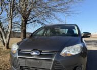 2013 Ford Focus SE      <a href='http://www.carfax.com/VehicleHistory/p/Report.cfx?partner=DVW_1&vin=1FADP3F27DL368144'><img src='http://www.carfaxonline.com/assets/subscriber/carfax_free_button.gif' width='120' height='49' border='0'></a>