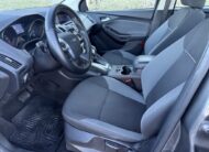 2013 Ford Focus SE      <a href='http://www.carfax.com/VehicleHistory/p/Report.cfx?partner=DVW_1&vin=1FADP3F27DL368144'><img src='http://www.carfaxonline.com/assets/subscriber/carfax_free_button.gif' width='120' height='49' border='0'></a>