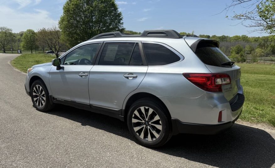 2015 Subaru Outback 2.5i Limited         <a href='http://www.carfax.com/VehicleHistory/p/Report.cfx?partner=DVW_1&vin=4S4BSBLC1F3210193'><img src='http://www.carfaxonline.com/assets/subscriber/carfax_free_button.gif' width='120' height='49' border='0'></a>