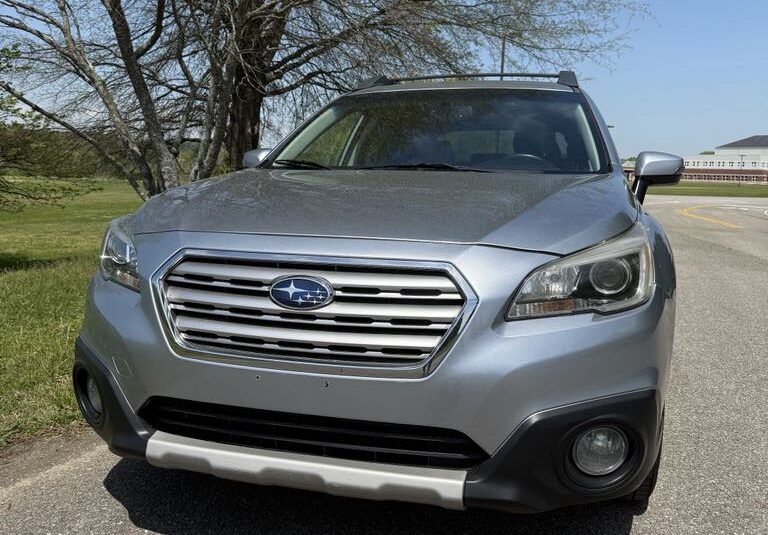 2015 Subaru Outback 2.5i Limited         <a href='http://www.carfax.com/VehicleHistory/p/Report.cfx?partner=DVW_1&vin=4S4BSBLC1F3210193'><img src='http://www.carfaxonline.com/assets/subscriber/carfax_free_button.gif' width='120' height='49' border='0'></a>