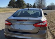 2013 Ford Focus SE      <a href='http://www.carfax.com/VehicleHistory/p/Report.cfx?partner=DVW_1&vin=1FADP3F27DL368144'><img src='http://www.carfaxonline.com/assets/subscriber/carfax_free_button.gif' width='120' height='49' border='0'></a>