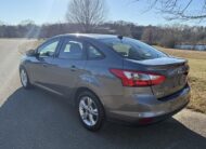 2013 Ford Focus SE      <a href='http://www.carfax.com/VehicleHistory/p/Report.cfx?partner=DVW_1&vin=1FADP3F27DL368144'><img src='http://www.carfaxonline.com/assets/subscriber/carfax_free_button.gif' width='120' height='49' border='0'></a>