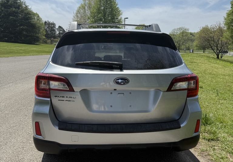 2015 Subaru Outback 2.5i Limited         <a href='http://www.carfax.com/VehicleHistory/p/Report.cfx?partner=DVW_1&vin=4S4BSBLC1F3210193'><img src='http://www.carfaxonline.com/assets/subscriber/carfax_free_button.gif' width='120' height='49' border='0'></a>