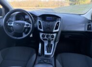 2013 Ford Focus SE      <a href='http://www.carfax.com/VehicleHistory/p/Report.cfx?partner=DVW_1&vin=1FADP3F27DL368144'><img src='http://www.carfaxonline.com/assets/subscriber/carfax_free_button.gif' width='120' height='49' border='0'></a>