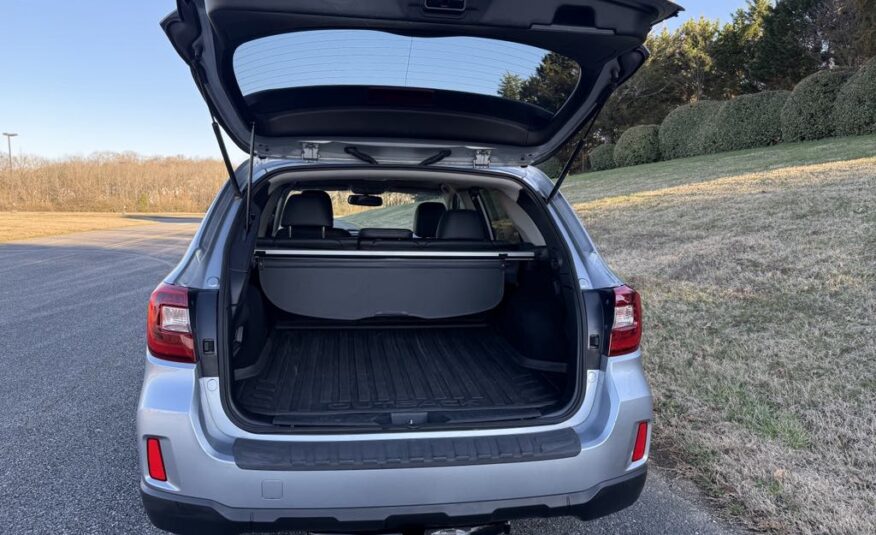 2016 Subaru Outback 2.5i Limited    <a href='http://www.carfax.com/VehicleHistory/p/Report.cfx?partner=DVW_1&vin=4S4BSBLC5G3316132'><img src='http://www.carfaxonline.com/assets/subscriber/carfax_free_button.gif' width='120' height='49' border='0'></a>