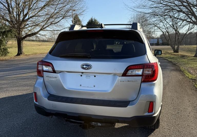 2016 Subaru Outback 2.5i Limited    <a href='http://www.carfax.com/VehicleHistory/p/Report.cfx?partner=DVW_1&vin=4S4BSBLC5G3316132'><img src='http://www.carfaxonline.com/assets/subscriber/carfax_free_button.gif' width='120' height='49' border='0'></a>