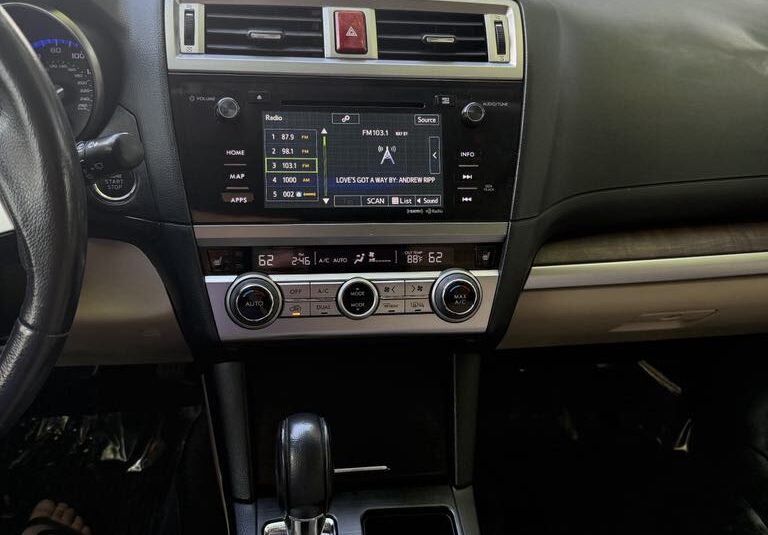 Gorgeous 2017 Subaru Outback 3.6R Limited          <a href='http://www.carfax.com/VehicleHistory/p/Report.cfx?partner=DVW_1&vin=4S4BSENCXH3222988'><img src='http://www.carfaxonline.com/assets/subscriber/carfax_free_button.gif' width='120' height='49' border='0'></a>