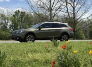Gorgeous 2017 Subaru Outback 3.6R Limited          <a href='http://www.carfax.com/VehicleHistory/p/Report.cfx?partner=DVW_1&vin=4S4BSENCXH3222988'><img src='http://www.carfaxonline.com/assets/subscriber/carfax_free_button.gif' width='120' height='49' border='0'></a>