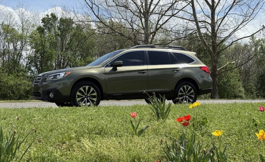 Gorgeous 2017 Subaru Outback 3.6R Limited          <a href='http://www.carfax.com/VehicleHistory/p/Report.cfx?partner=DVW_1&vin=4S4BSENCXH3222988'><img src='http://www.carfaxonline.com/assets/subscriber/carfax_free_button.gif' width='120' height='49' border='0'></a>