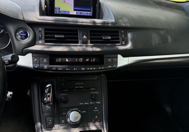 2013 Lexus Ct200H F Sport             <a href='http://www.carfax.com/VehicleHistory/p/Report.cfx?partner=DVW_1&vin=JTHKD5BHXD2164779'><img src='http://www.carfaxonline.com/assets/subscriber/carfax_free_button.gif' width='120' height='49' border='0'></a>