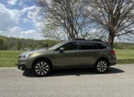 Gorgeous 2017 Subaru Outback 3.6R Limited          <a href='http://www.carfax.com/VehicleHistory/p/Report.cfx?partner=DVW_1&vin=4S4BSENCXH3222988'><img src='http://www.carfaxonline.com/assets/subscriber/carfax_free_button.gif' width='120' height='49' border='0'></a>