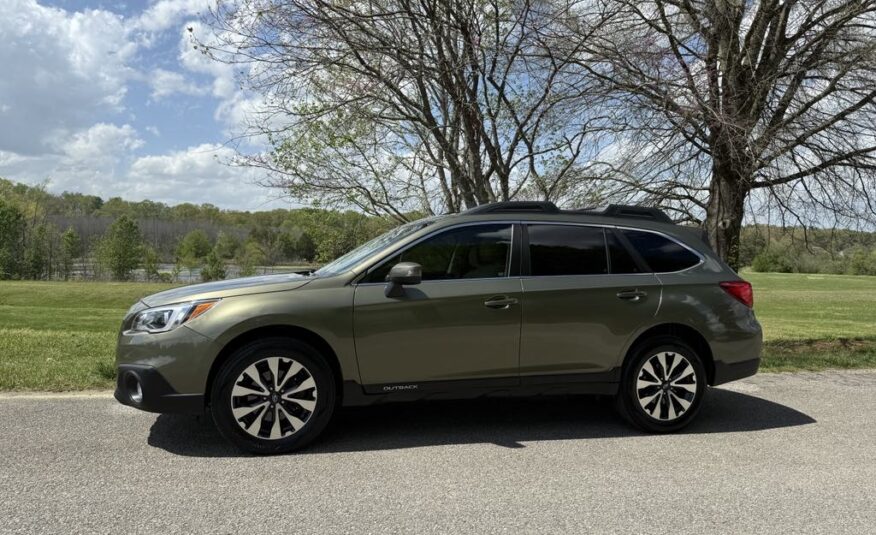 Gorgeous 2017 Subaru Outback 3.6R Limited          <a href='http://www.carfax.com/VehicleHistory/p/Report.cfx?partner=DVW_1&vin=4S4BSENCXH3222988'><img src='http://www.carfaxonline.com/assets/subscriber/carfax_free_button.gif' width='120' height='49' border='0'></a>