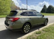 Gorgeous 2017 Subaru Outback 3.6R Limited          <a href='http://www.carfax.com/VehicleHistory/p/Report.cfx?partner=DVW_1&vin=4S4BSENCXH3222988'><img src='http://www.carfaxonline.com/assets/subscriber/carfax_free_button.gif' width='120' height='49' border='0'></a>