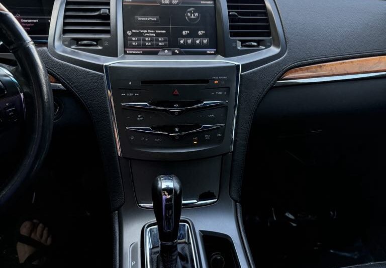 2014 Lincoln MKS          <a href='http://www.carfax.com/VehicleHistory/p/Report.cfx?partner=DVW_1&vin=1LNHL9DK3EG601133'><img src='http://www.carfaxonline.com/assets/subscriber/carfax_free_button.gif' width='120' height='49' border='0'></a>