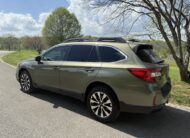 Gorgeous 2017 Subaru Outback 3.6R Limited          <a href='http://www.carfax.com/VehicleHistory/p/Report.cfx?partner=DVW_1&vin=4S4BSENCXH3222988'><img src='http://www.carfaxonline.com/assets/subscriber/carfax_free_button.gif' width='120' height='49' border='0'></a>