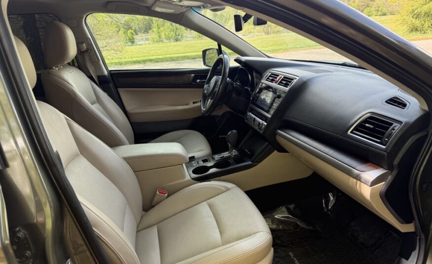 Gorgeous 2017 Subaru Outback 3.6R Limited          <a href='http://www.carfax.com/VehicleHistory/p/Report.cfx?partner=DVW_1&vin=4S4BSENCXH3222988'><img src='http://www.carfaxonline.com/assets/subscriber/carfax_free_button.gif' width='120' height='49' border='0'></a>