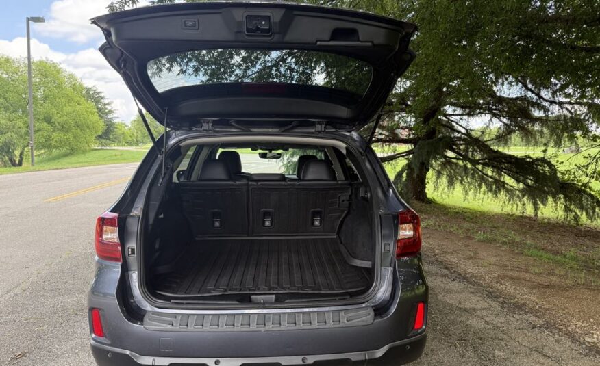 2017 Subaru Outback 2.5i Limited                <a href='http://www.carfax.com/VehicleHistory/p/Report.cfx?partner=DVW_1&vin=4S4BSANC2H3283339'><img src='http://www.carfaxonline.com/assets/subscriber/carfax_free_button.gif' width='120' height='49' border='0'></a>