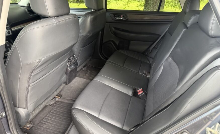 2017 Subaru Outback 2.5i Limited                <a href='http://www.carfax.com/VehicleHistory/p/Report.cfx?partner=DVW_1&vin=4S4BSANC2H3283339'><img src='http://www.carfaxonline.com/assets/subscriber/carfax_free_button.gif' width='120' height='49' border='0'></a>