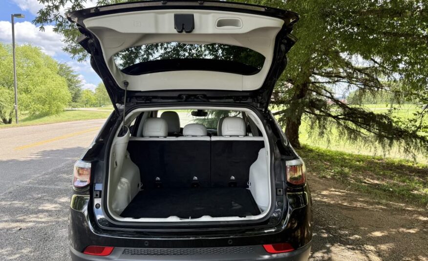 2018 JEEP Compass Limited           <a href='http://www.carfax.com/VehicleHistory/p/Report.cfx?partner=DVW_1&vin=3C4NJCCB9JT487155'><img src='http://www.carfaxonline.com/assets/subscriber/carfax_free_button.gif' width='120' height='49' border='0'></a>