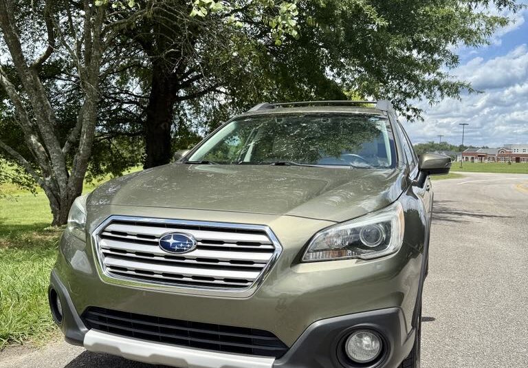 2015 Subaru Outback 2.5i Limited      <a href='http://www.carfax.com/VehicleHistory/p/Report.cfx?partner=DVW_1&vin=4S4BSBNC9F3286306'><img src='http://www.carfaxonline.com/assets/subscriber/carfax_free_button.gif' width='120' height='49' border='0'></a>